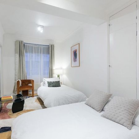 Perfectly Located 1 Bed Apartment Above Tube Station London Ngoại thất bức ảnh