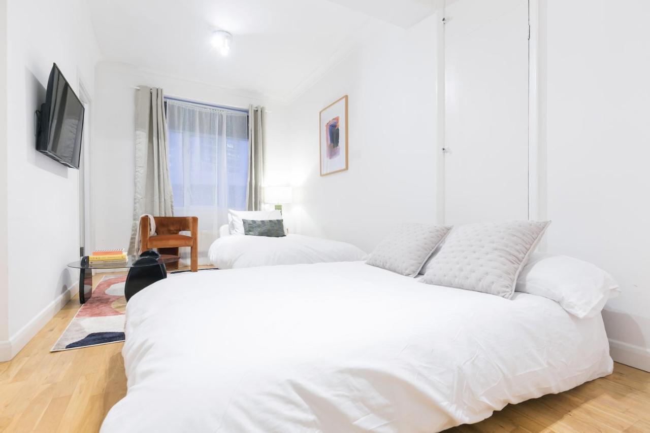Perfectly Located 1 Bed Apartment Above Tube Station London Ngoại thất bức ảnh
