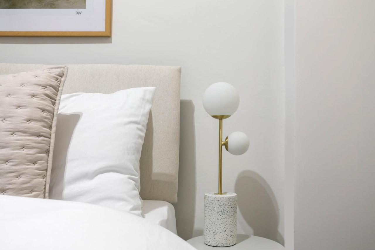 Perfectly Located 1 Bed Apartment Above Tube Station London Ngoại thất bức ảnh