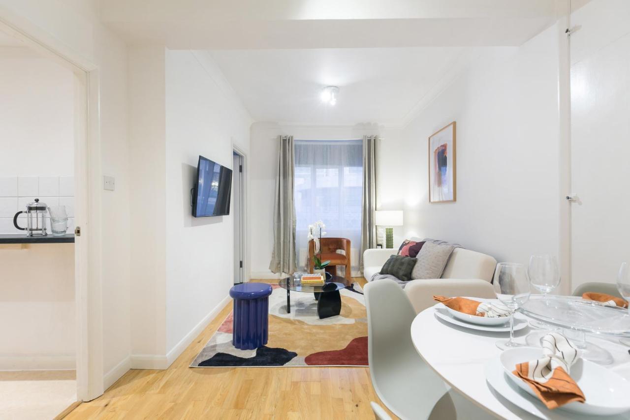 Perfectly Located 1 Bed Apartment Above Tube Station London Ngoại thất bức ảnh