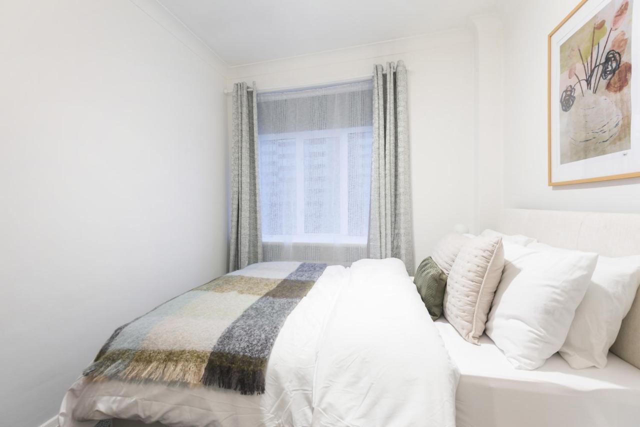 Perfectly Located 1 Bed Apartment Above Tube Station London Ngoại thất bức ảnh