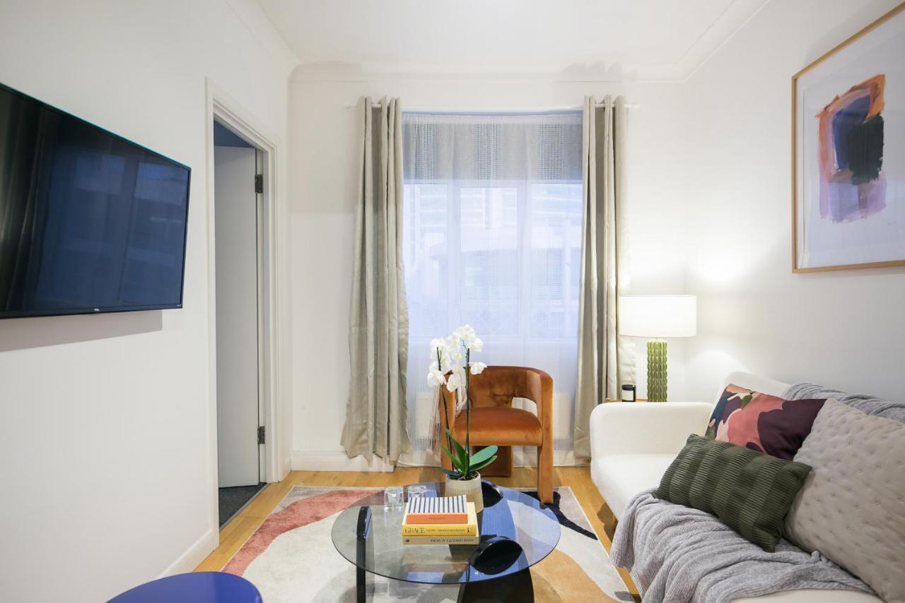 Perfectly Located 1 Bed Apartment Above Tube Station London Ngoại thất bức ảnh