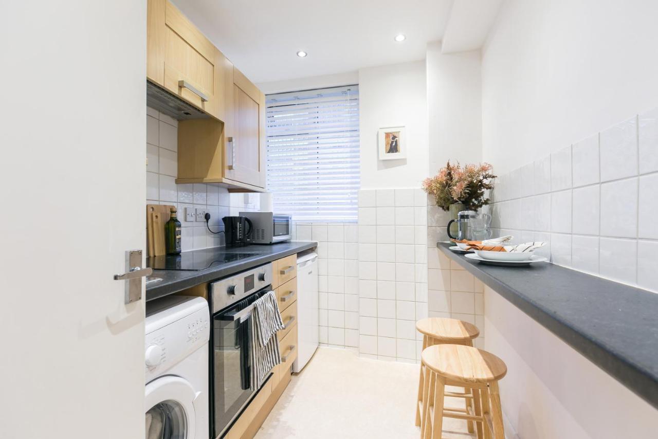 Perfectly Located 1 Bed Apartment Above Tube Station London Ngoại thất bức ảnh