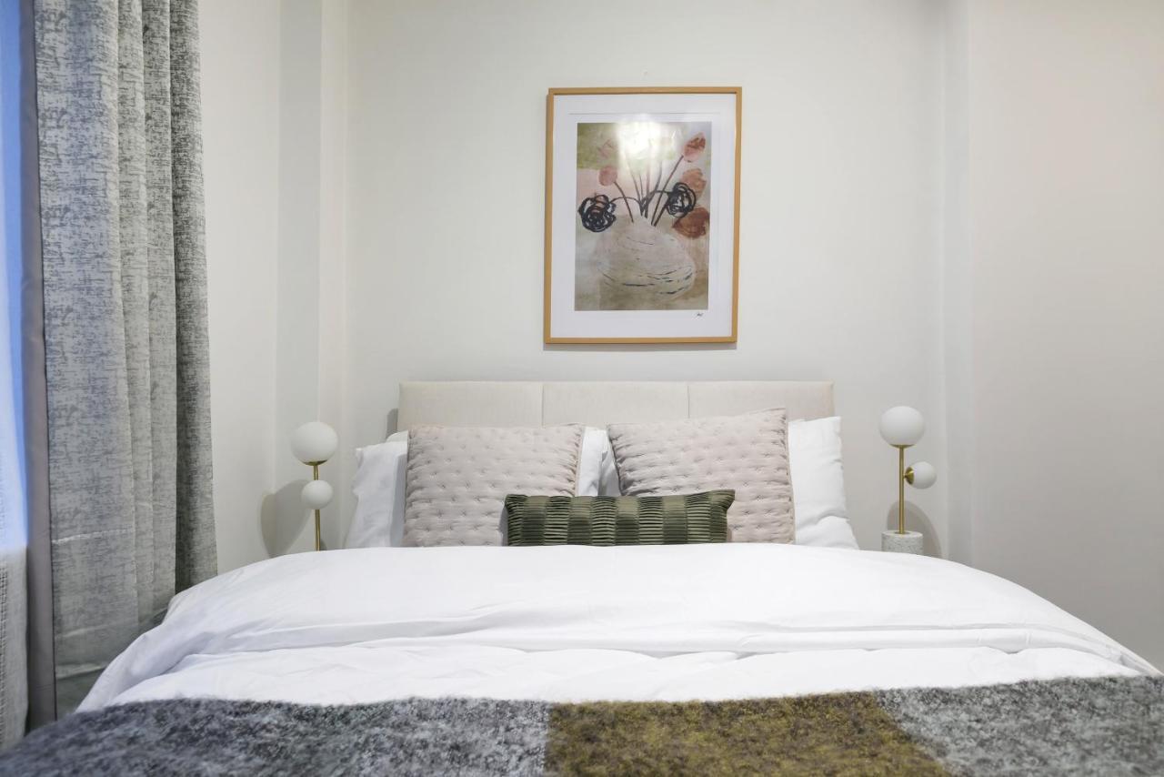 Perfectly Located 1 Bed Apartment Above Tube Station London Ngoại thất bức ảnh