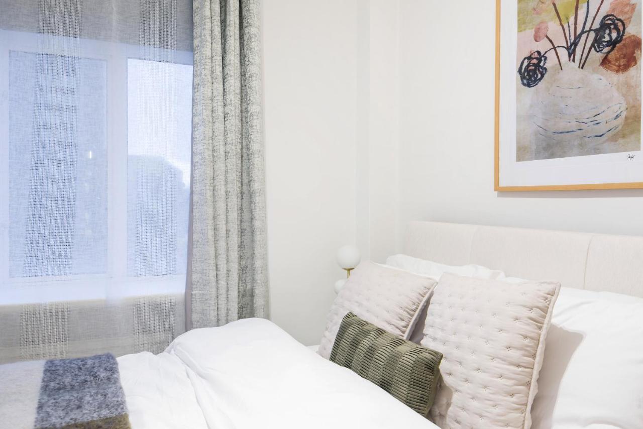 Perfectly Located 1 Bed Apartment Above Tube Station London Ngoại thất bức ảnh